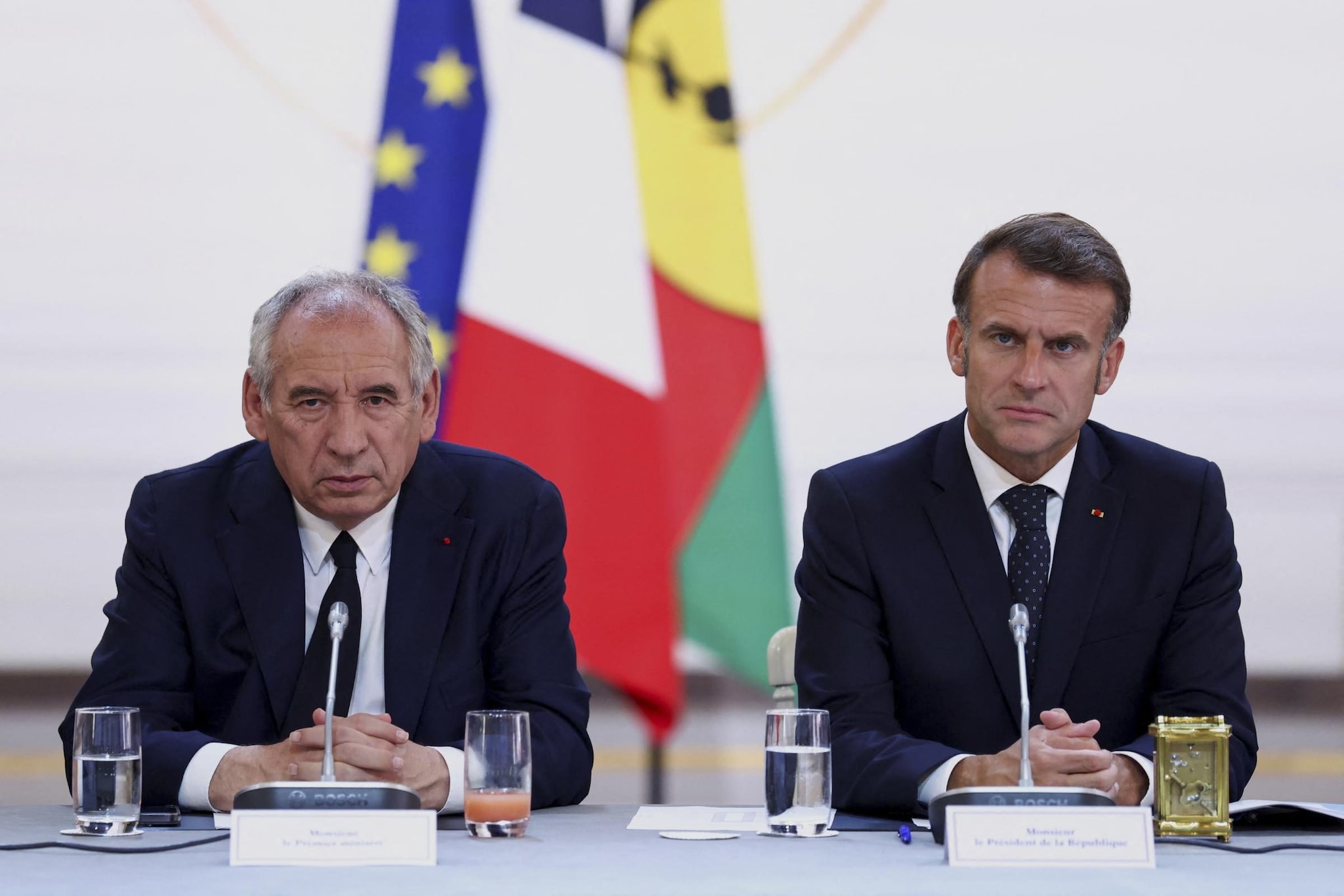 Francia, il piano del primo ministro per ridurre il deficit: abolizione di due giorni festivi e tagli a spesa sociale