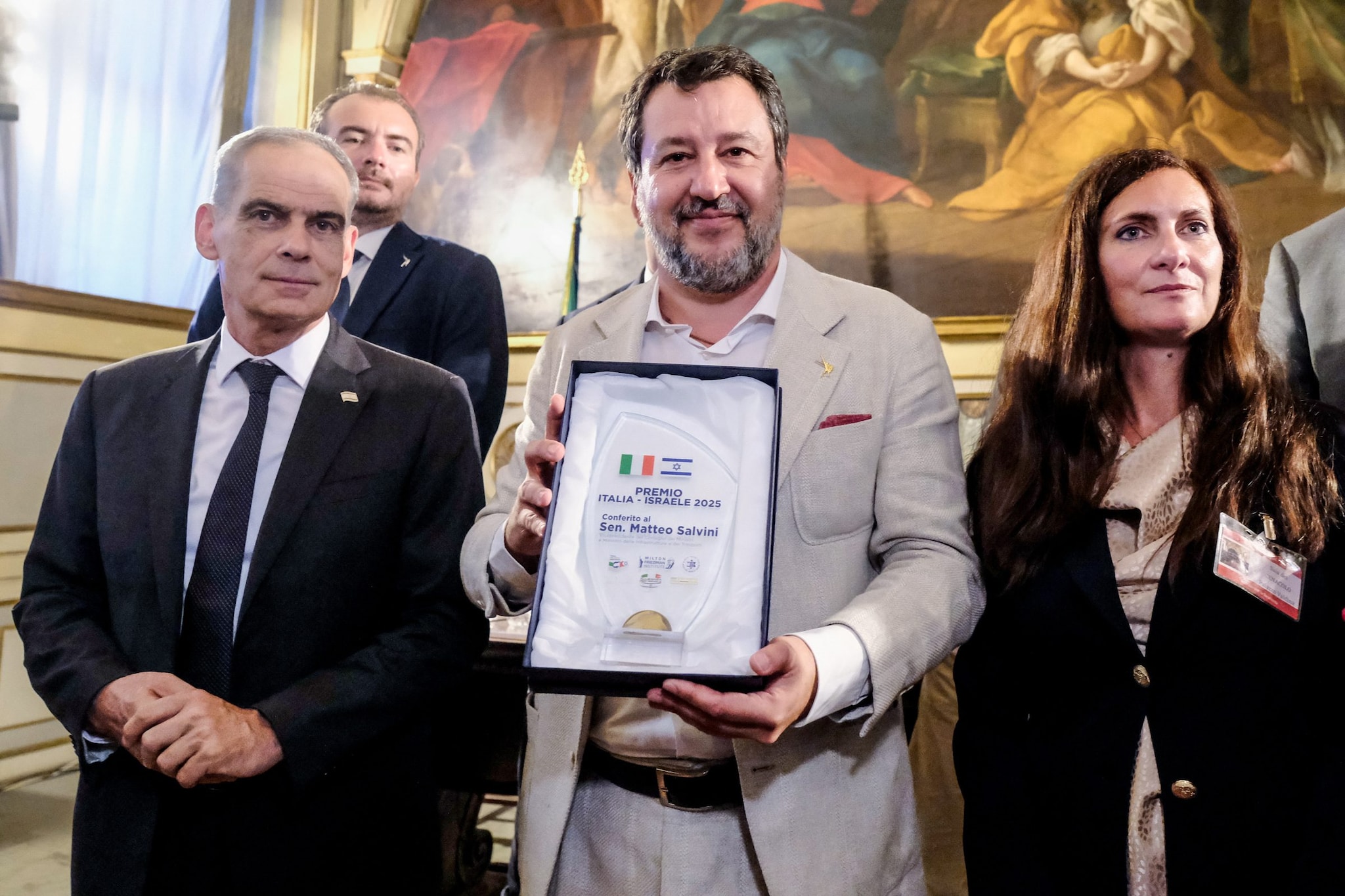 Salvini riceve il Premio Italia-Israele alla Camera ma tace sui raid a Gaza: polemiche in Parlamento