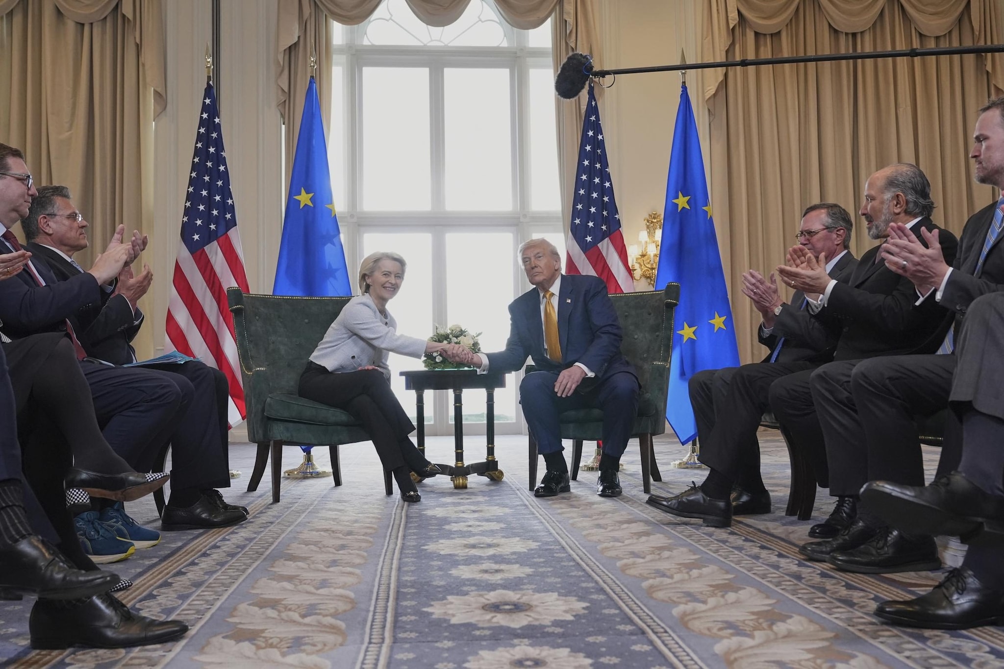 L'accordo sui dazi con gli Stati Uniti divide i paesi dell'Unione europea e fa infuriare la sinistra