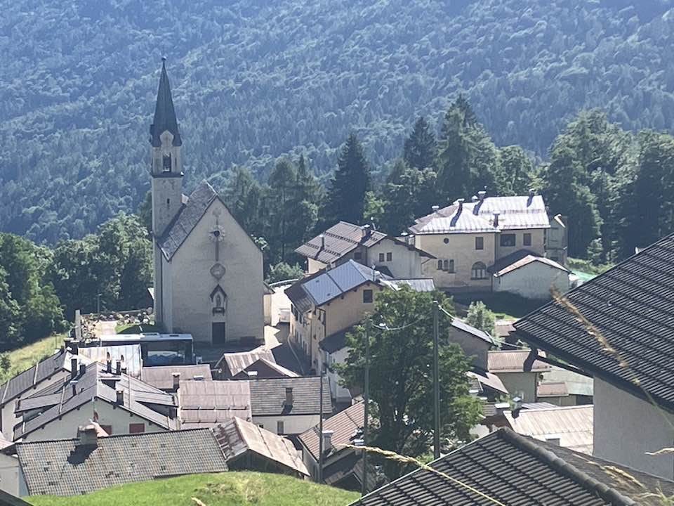 Nessuno vuole vivere in questo paese del Trentino: neppure con 100mila euro per ristrutturare la casa