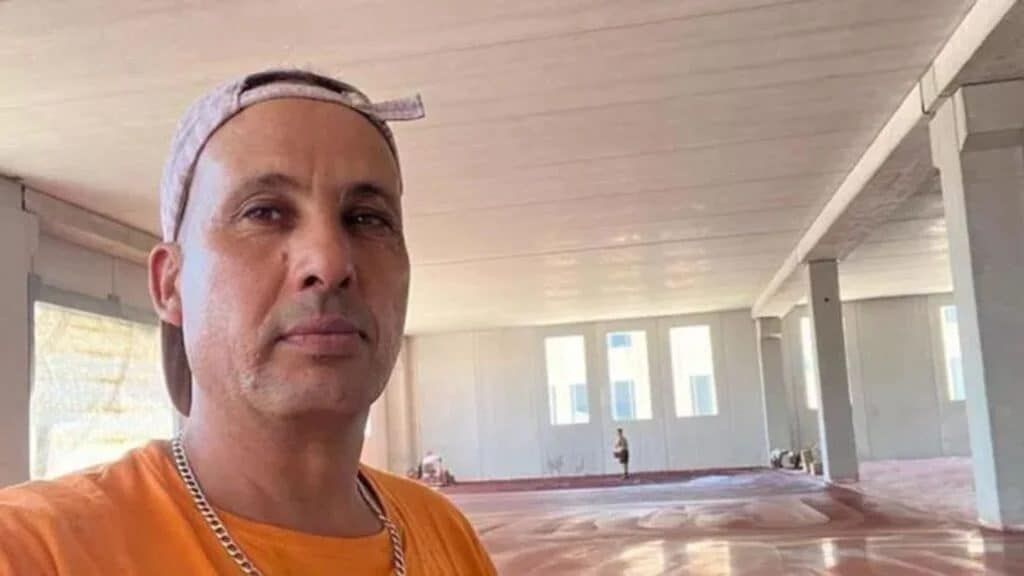 Morto nel cantiere a Bologna, i testimoni: “Sentiva molto caldo, ha ripreso a lavorare ma poi è crollato”