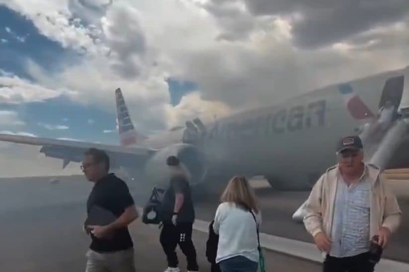 USA: il boato, la ruota staccato e l'incendio, aereo evacuato durante il decollo a Denver