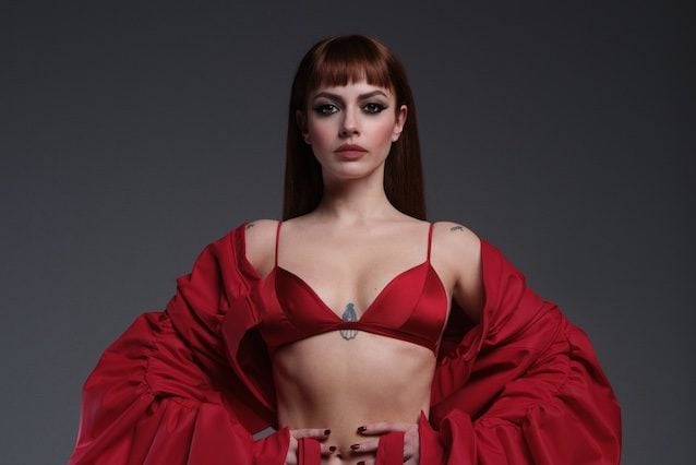 Annalisa annuncia il nuovo album e dei versi inediti: "Attenzione, questa non è la copertina"
