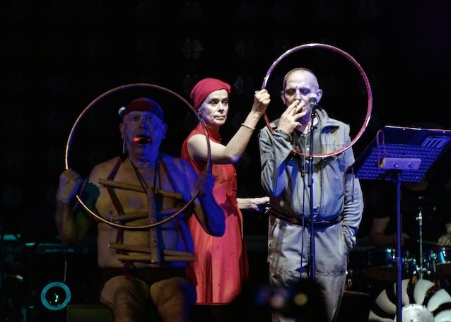 Siamo stati rapiti ancora una volta dalla musica dei CCCP, band punk felicemente inattuale