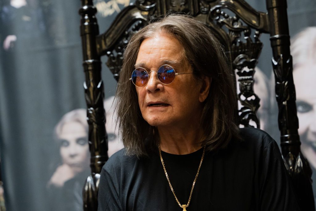 I problemi di salute di Ozzy Osbourne: dagli interventi alla colonna vertebrale alla diagnosi di Parkinson