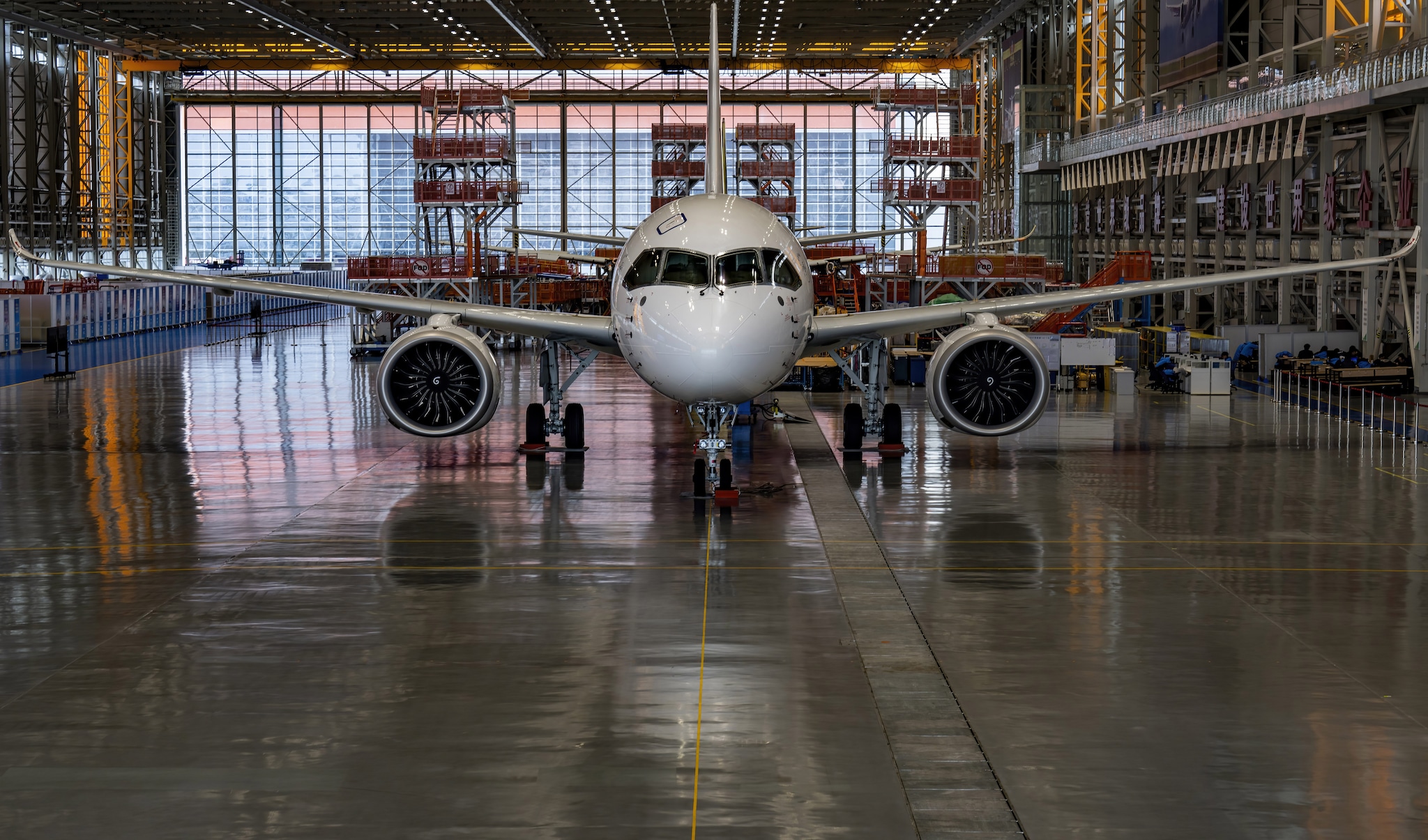 "Seimila componenti difettosi usati su 477 aerei Boeing 787": a processo due aziende di Brindisi