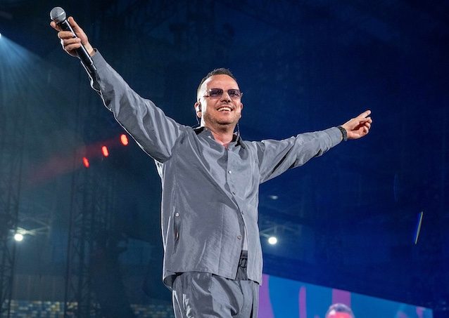 Gigi D'Alessio aggiunge due date a piazza del Plebiscito: i prezzi e dove comprare i biglietti per il concerto
