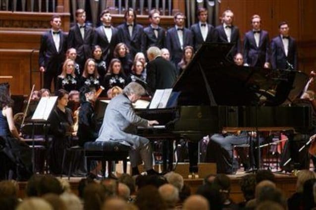 A 90 anni in fuga da Putin: la nuova vita nel Bronx del pianista più amato di Russia che ha detto no alla guerra
