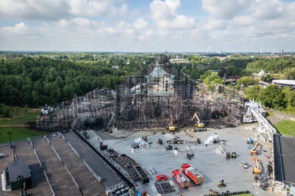 Il video dell'incendio che devasta il palco principale del Tomorrowland, il festival della musica elettronica