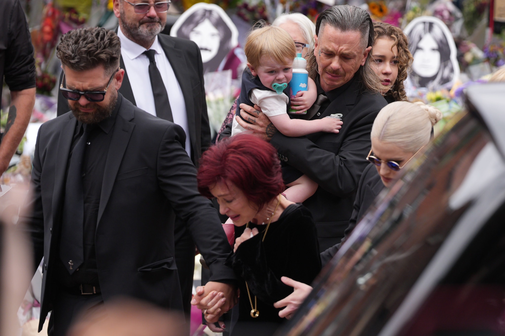 Jack, Sharon e Kelly Osbourne e memebri della famiglia – Leon Neal:Getty Images