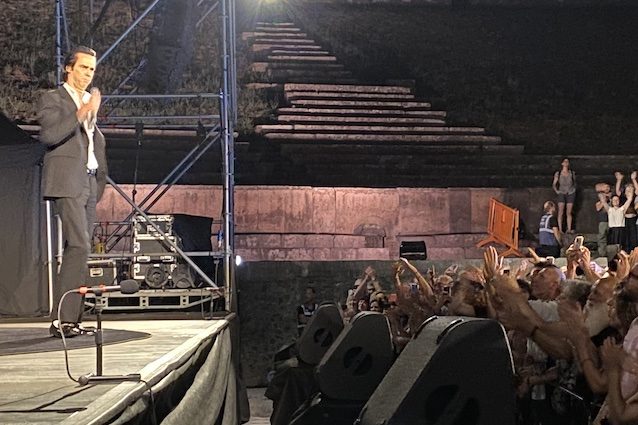 Nick Cave e il pubblico a Pompei – ph Fanpage