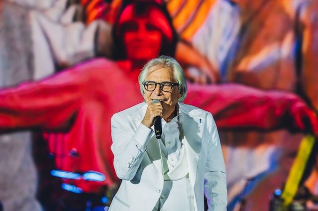 Nino D'Angelo: Dalle Cassette Porta a Porta alla Casa per la Mamma, un Viaggio Musicale e Politico