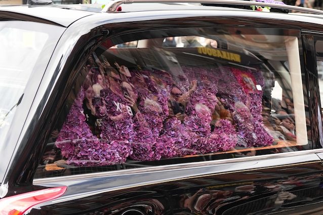 Ozzy Osbourne, l’omaggio floreale al corteo funebre – Getty Images