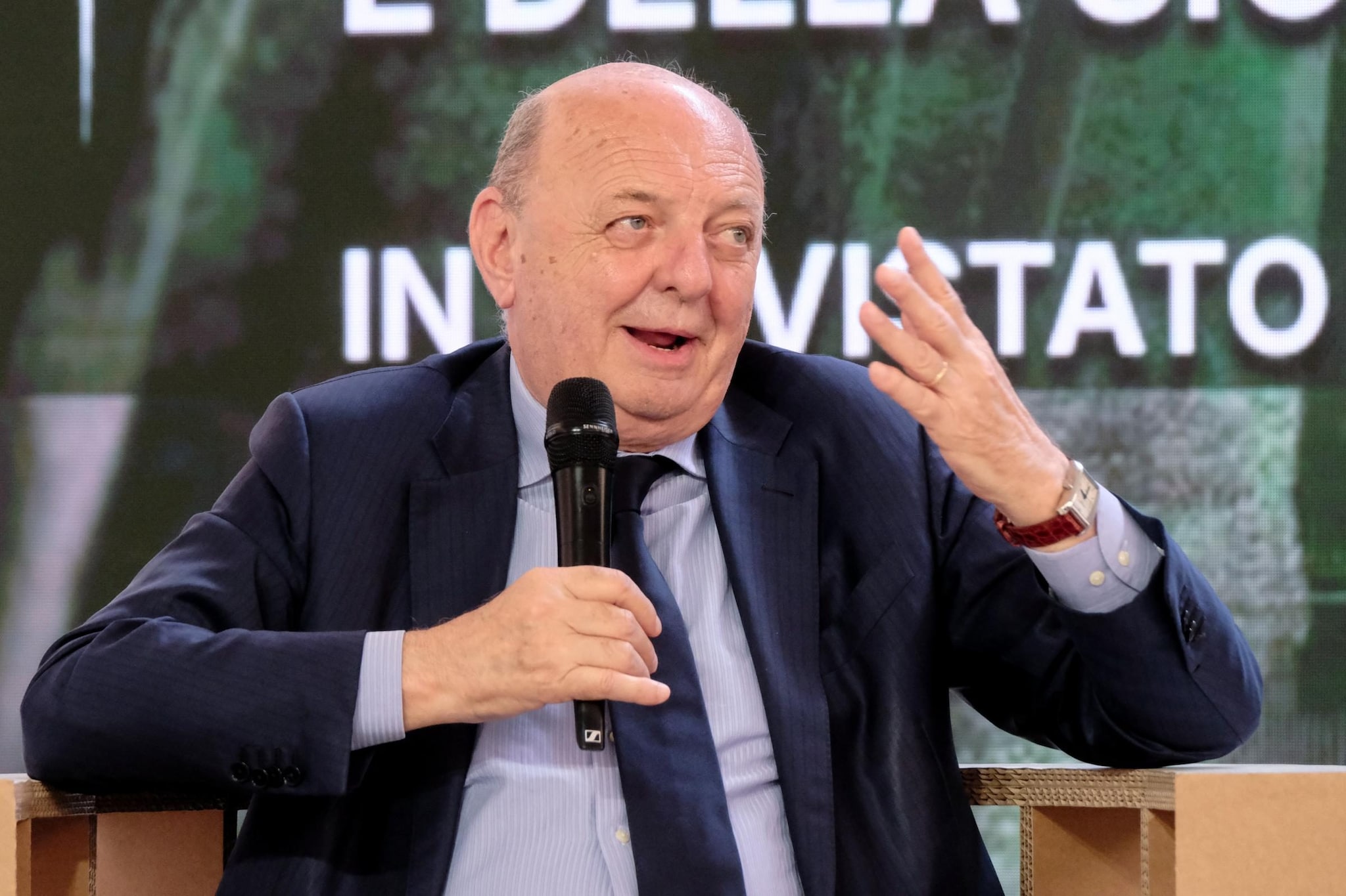 "Che stronzetta": Pichetto Fratin offende una giornalista. Poi si scusa: "Il mio tono era scherzoso"
