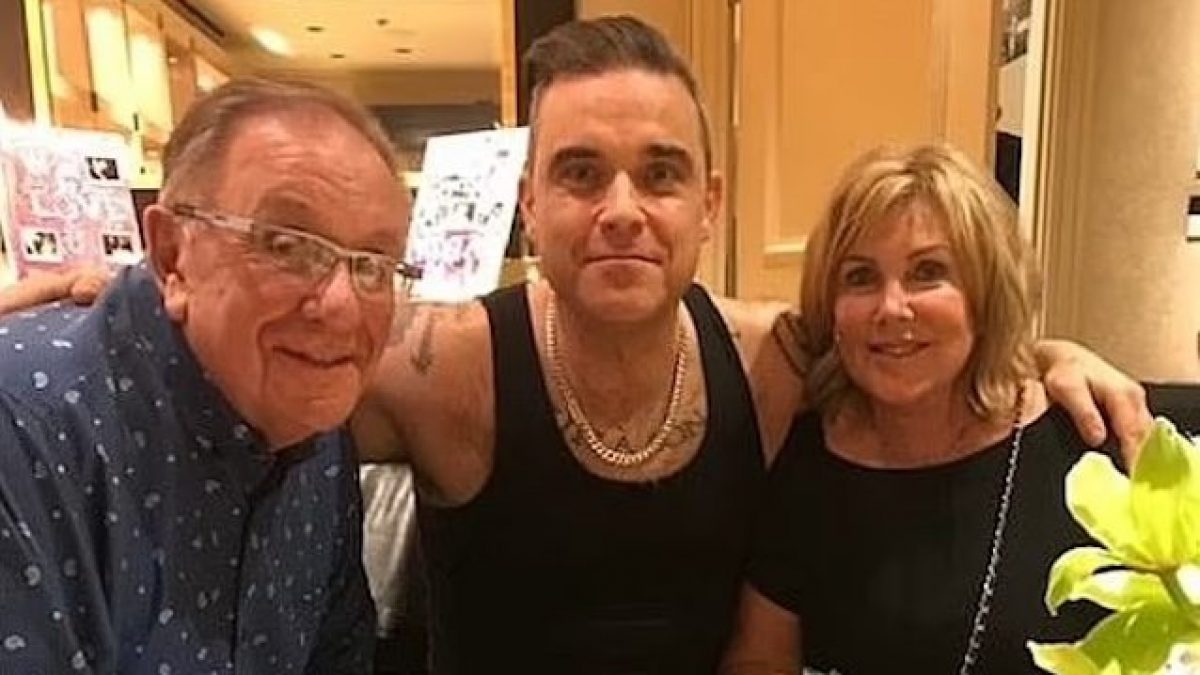 Robbie Williams con la madre e il padre