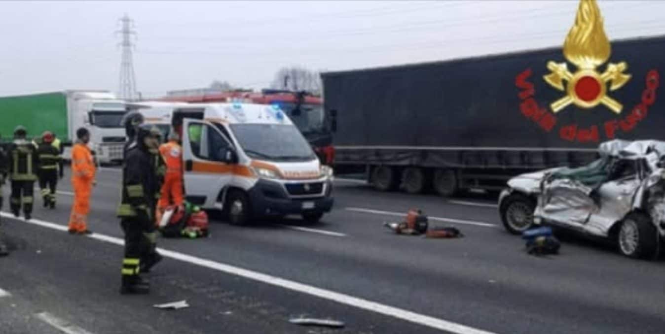 Auto contromano sull'autostrada Milano-Torino: quattro morti e un ferito grave all'altezza di Novara