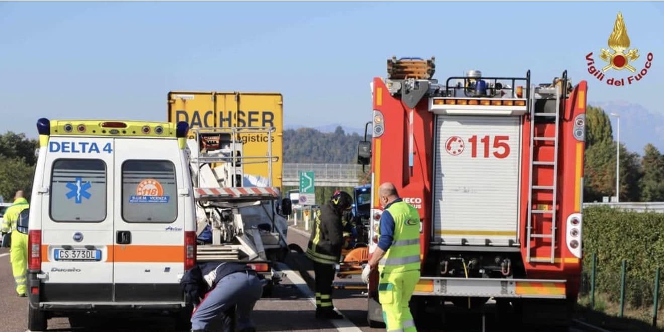 La dinamica dell’incidente sulla A4: l'ingresso in contromano nella corsia di sorpasso e lo scontro frontale