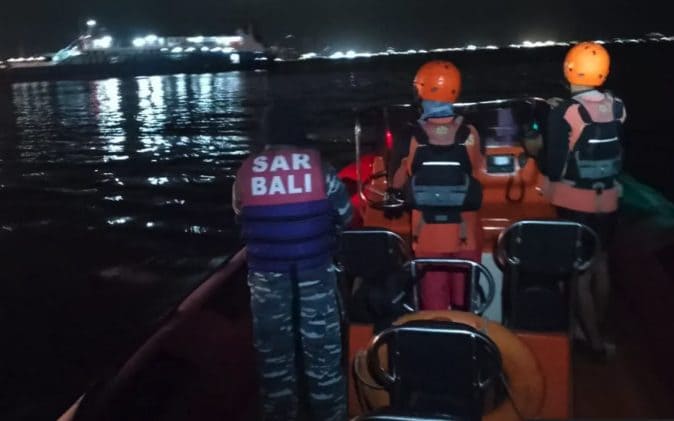 Traghetto affonda a Bali, almeno 4 morti, decine di dispersi