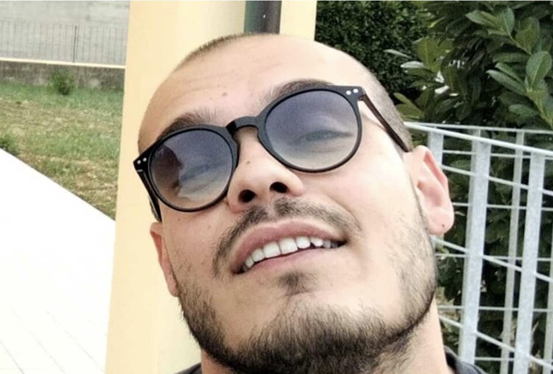 Cattolica, muore a 27 anni cadendo dal balcone: aperta un'inchiesta