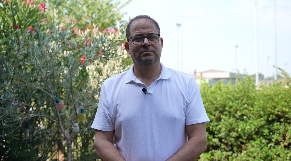 Medico di Brescia racconta: “Mio fratello ucciso a Gaza, ho paura di leggere i nomi dei miei cari tra i morti”