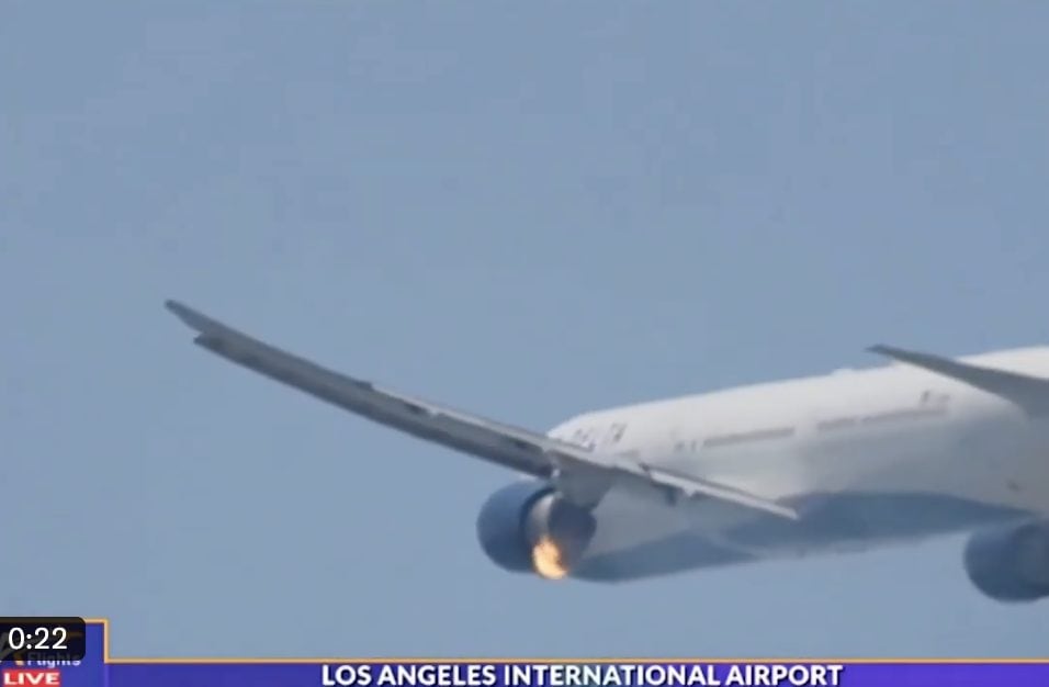 Uno dei motori prende fuoco durante il decollo: atterraggio d'emergenza per aereo Delta Airlines a Los Angeles