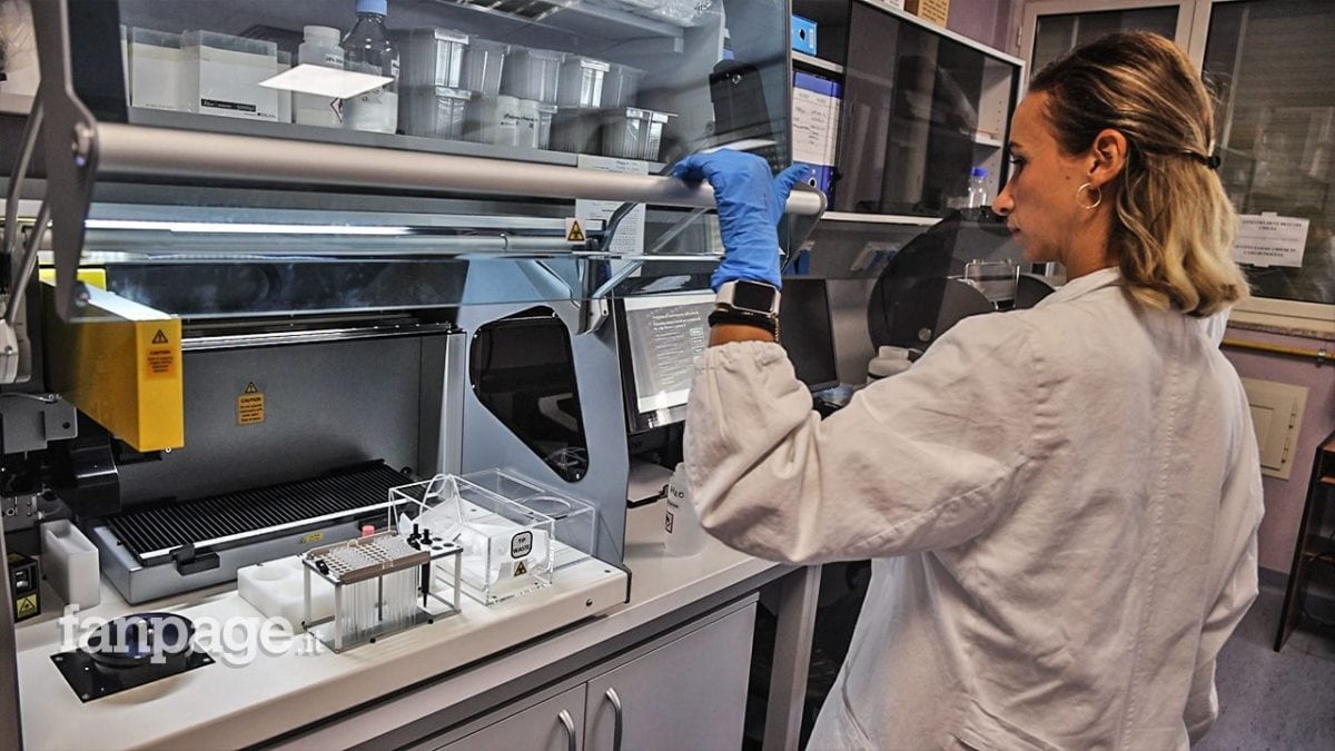 Il laboratorio dell’ospedale Cotugno di Napoli.