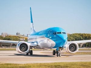 Volo Buenos Aires-Roma torna indietro dopo decollo: pilota si sente male, soccorso dal medico del Perugia Calcio