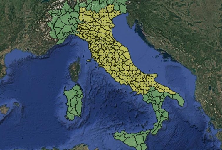 Maltempo, oggi allerta meteo gialla per temporali su mezza Italia: in arrivo grandine e nubifragi
