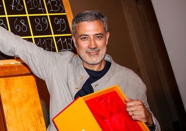 Chi è Andrea Bajani, il vincitore del premio Strega 2025 e di cosa parla L'anniversario