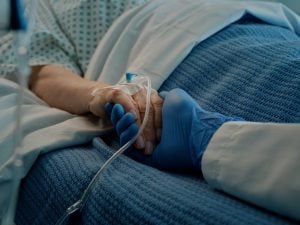 anziana-ospedale-300x225.jpg