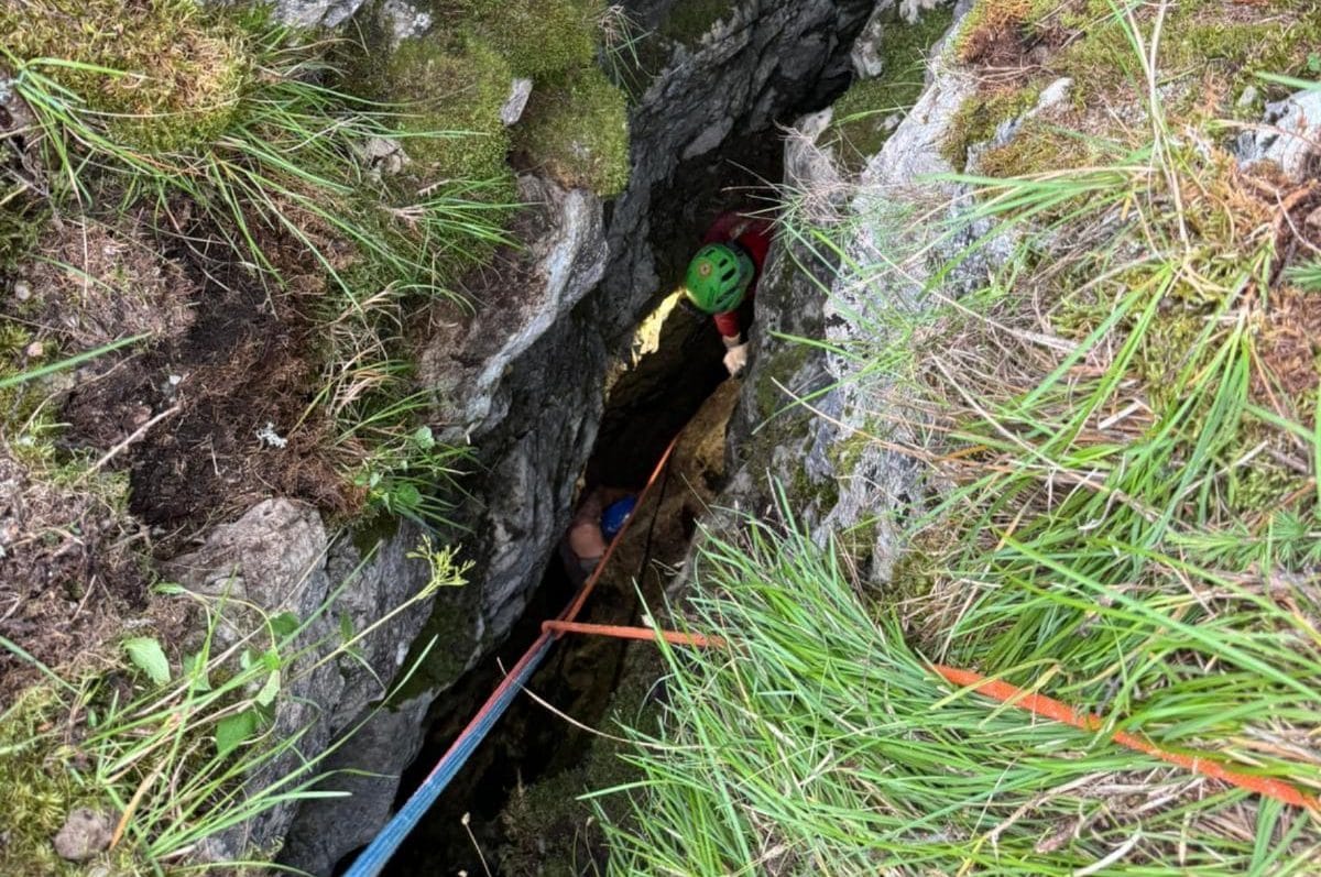 Speleologo resta intrappolato in una grotta sulle Alpi cuneesi: in corso le operazioni del Soccorso Alpino