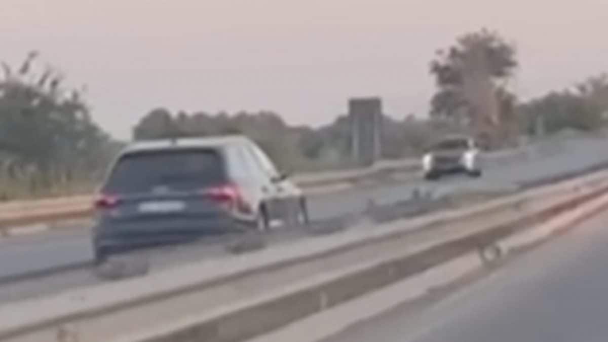 L’auto contromano ripresa in un video.