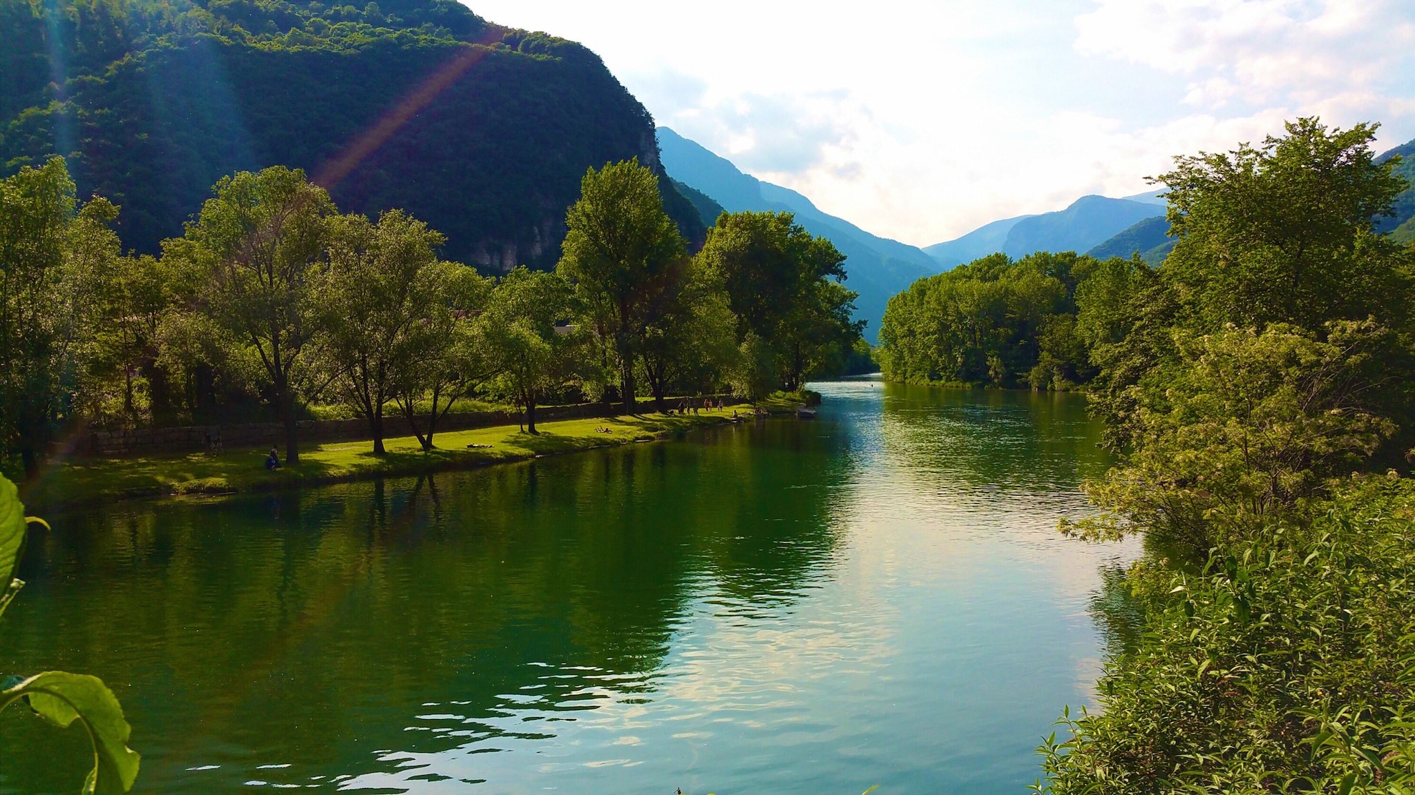 Individuato l’autore delle 4 violenze sessuali compiute lungo l’argine del fiume Adige: ha 23 anni