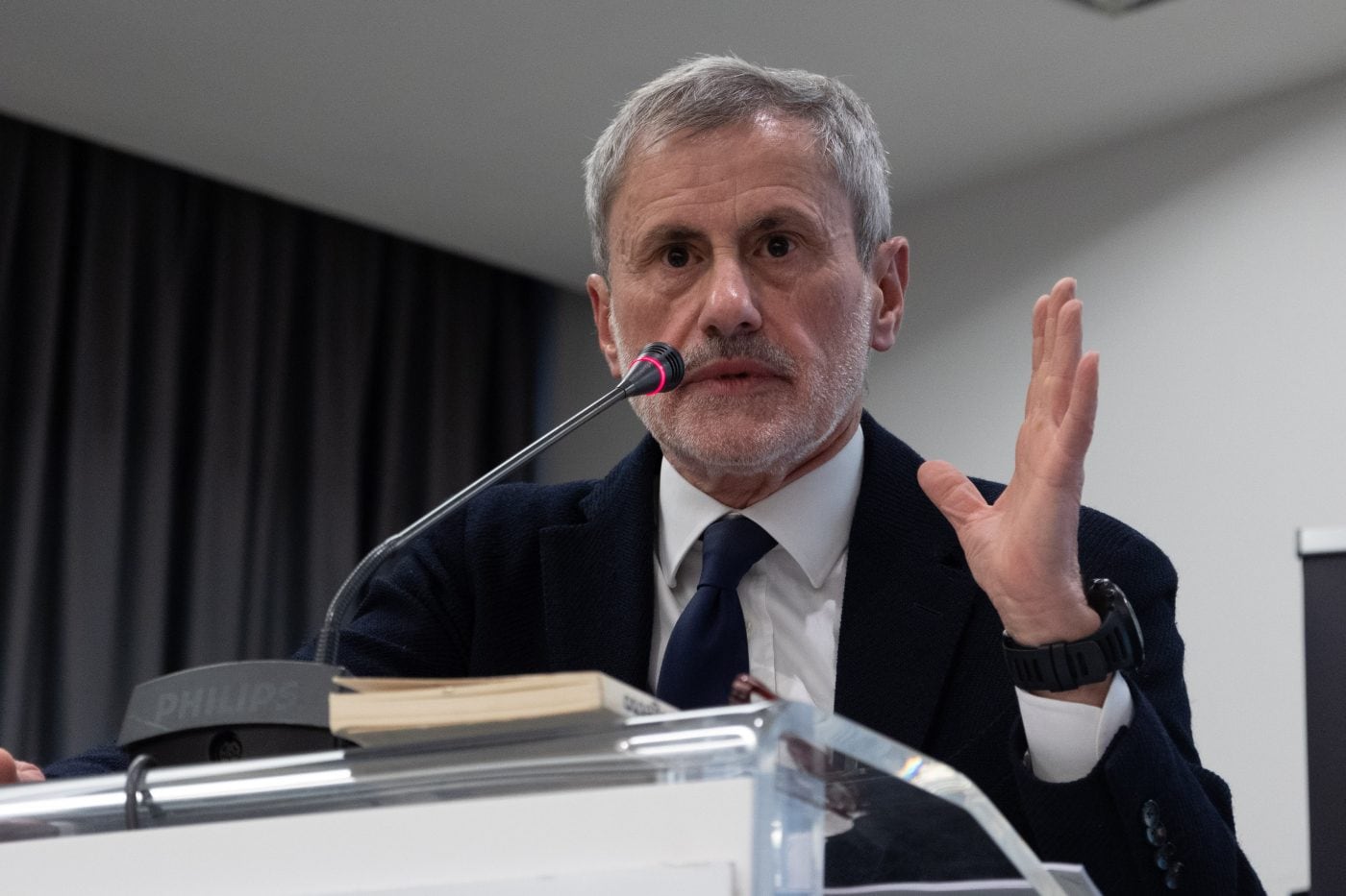 La lettera di Gianni Alemanno dal carcere: "Celle forno, qui si muore di caldo mentre la politica dorme"