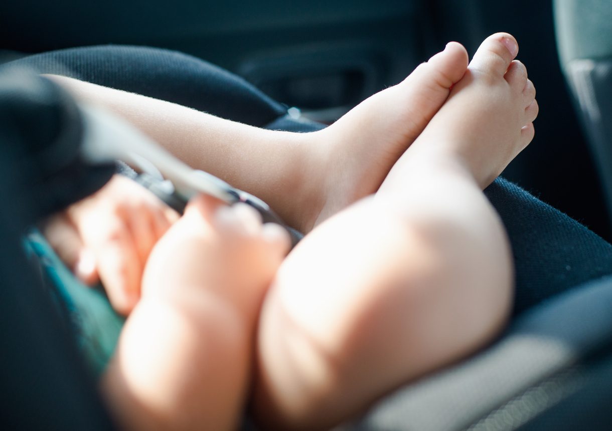 Bimba di 6 mesi trovata morta in auto: era stata lasciata per ore sotto al sole cocente, indagini in corso