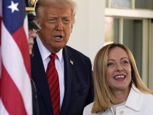 meloni-e-trump-1752642638386-300x225.jpg