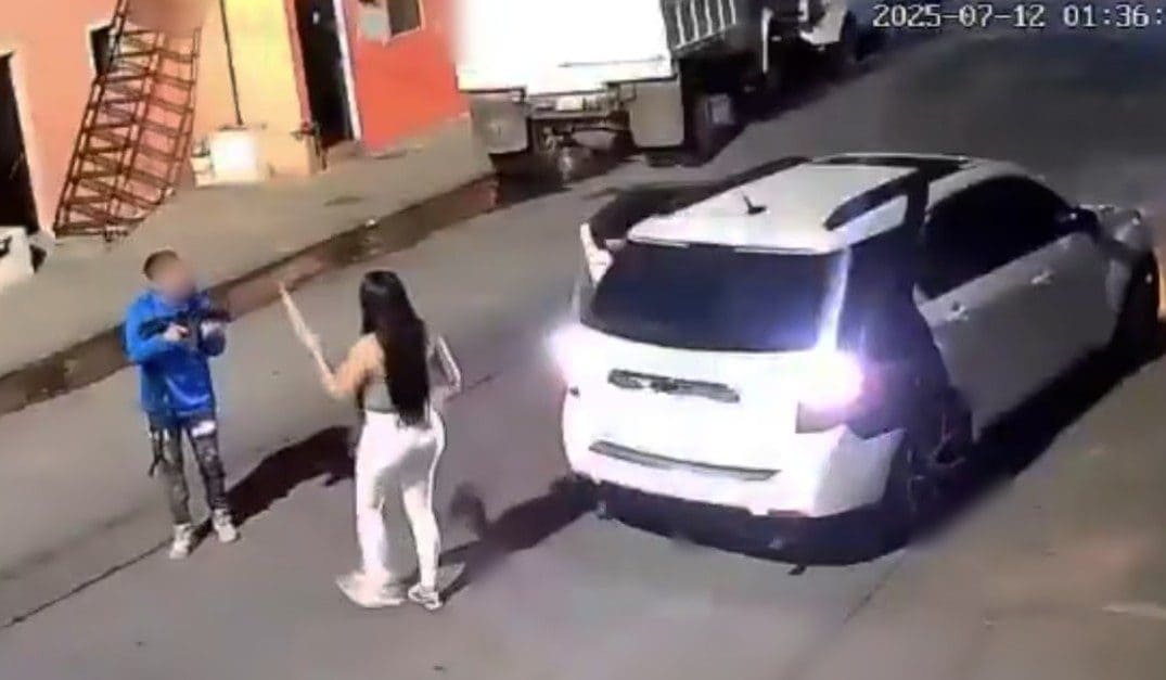 Femminicidio choc in Messico, uccide la ex con un fucile d'assalto dopo una lite: in un video la morte di Karla