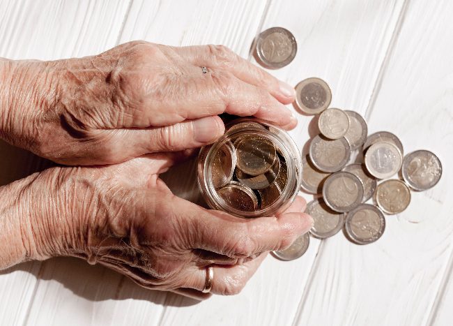 Pensioni di invalidità, cosa cambia con la sentenza della Consulta: assegno non può scendere sotto i 603 euro