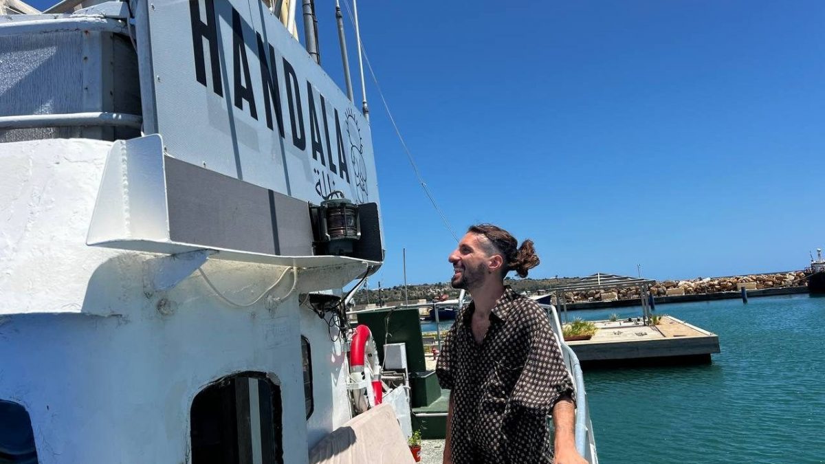 Tony Lapiccirella a bordo di Handala