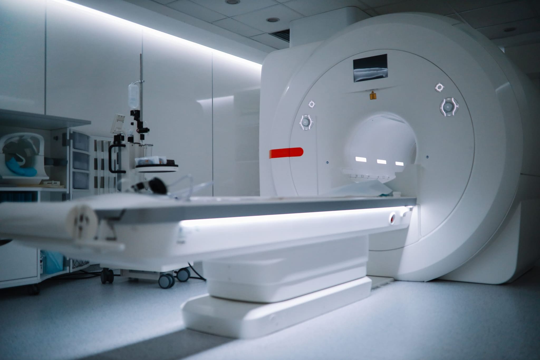 Ucciso dalla risonanza magnetica, aveva catena da 9kg, la moglie: “L’ho chiamato ed è stato risucchiato”
