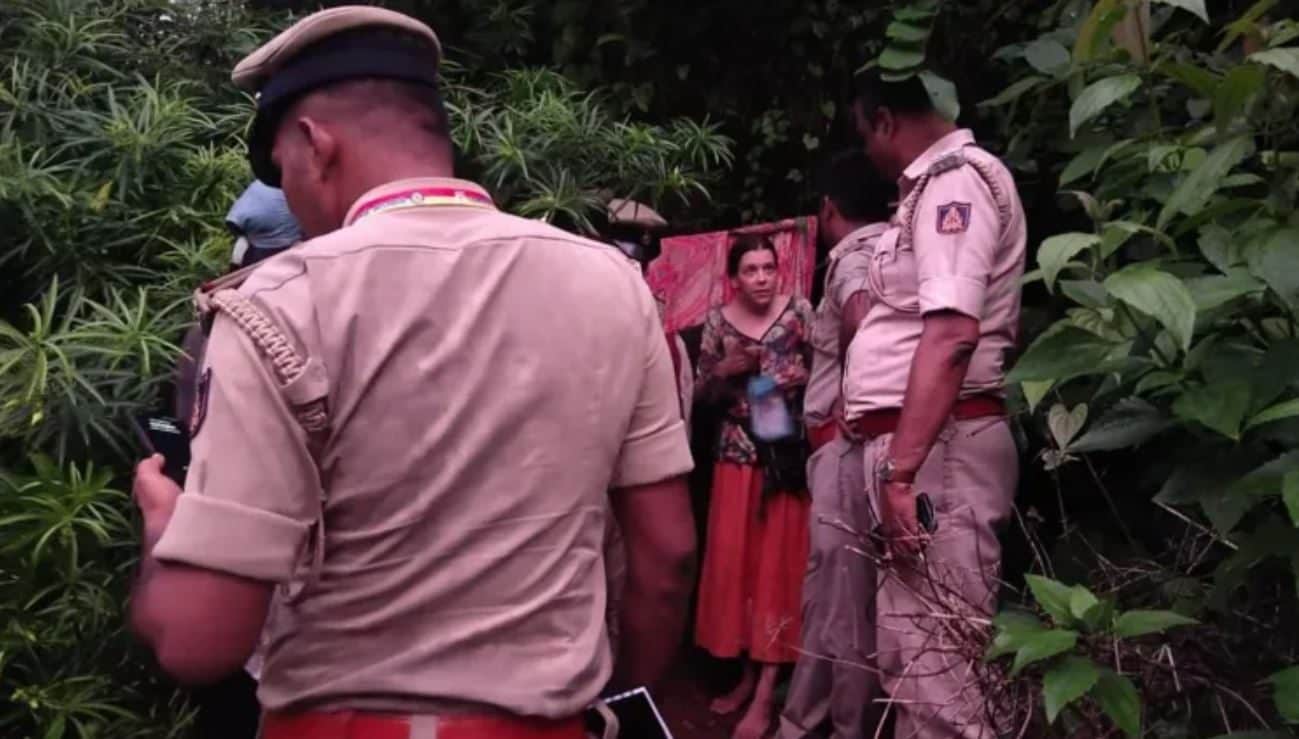 Il mistero della donna russa trovata con 2 bimbe in una grotta in India: "Uomini più pericolosi degli animali"