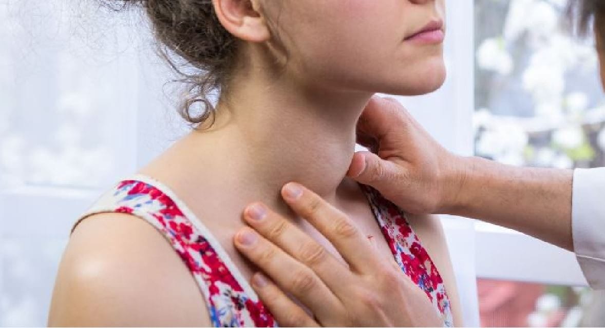 Ha difficoltà a respirare e deglutire, aveva una tiroide da 600 grammi che le comprimeva il collo