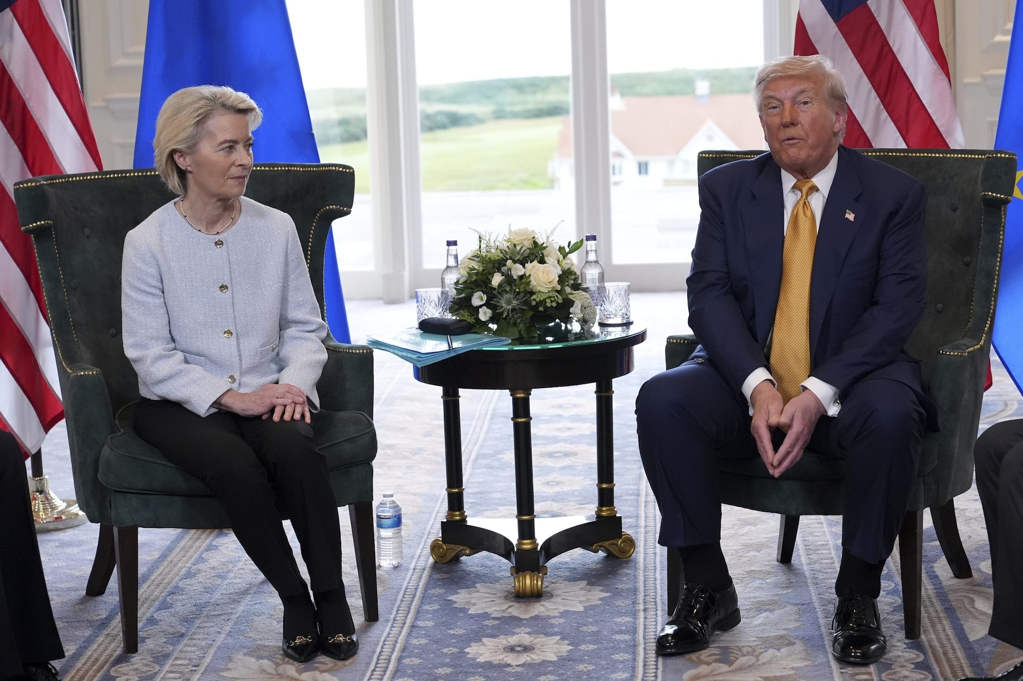 Dazi, Trump e Von der Leyen annunciano l'accordo tra Stati Uniti e Ue: "Tariffe al 15%"