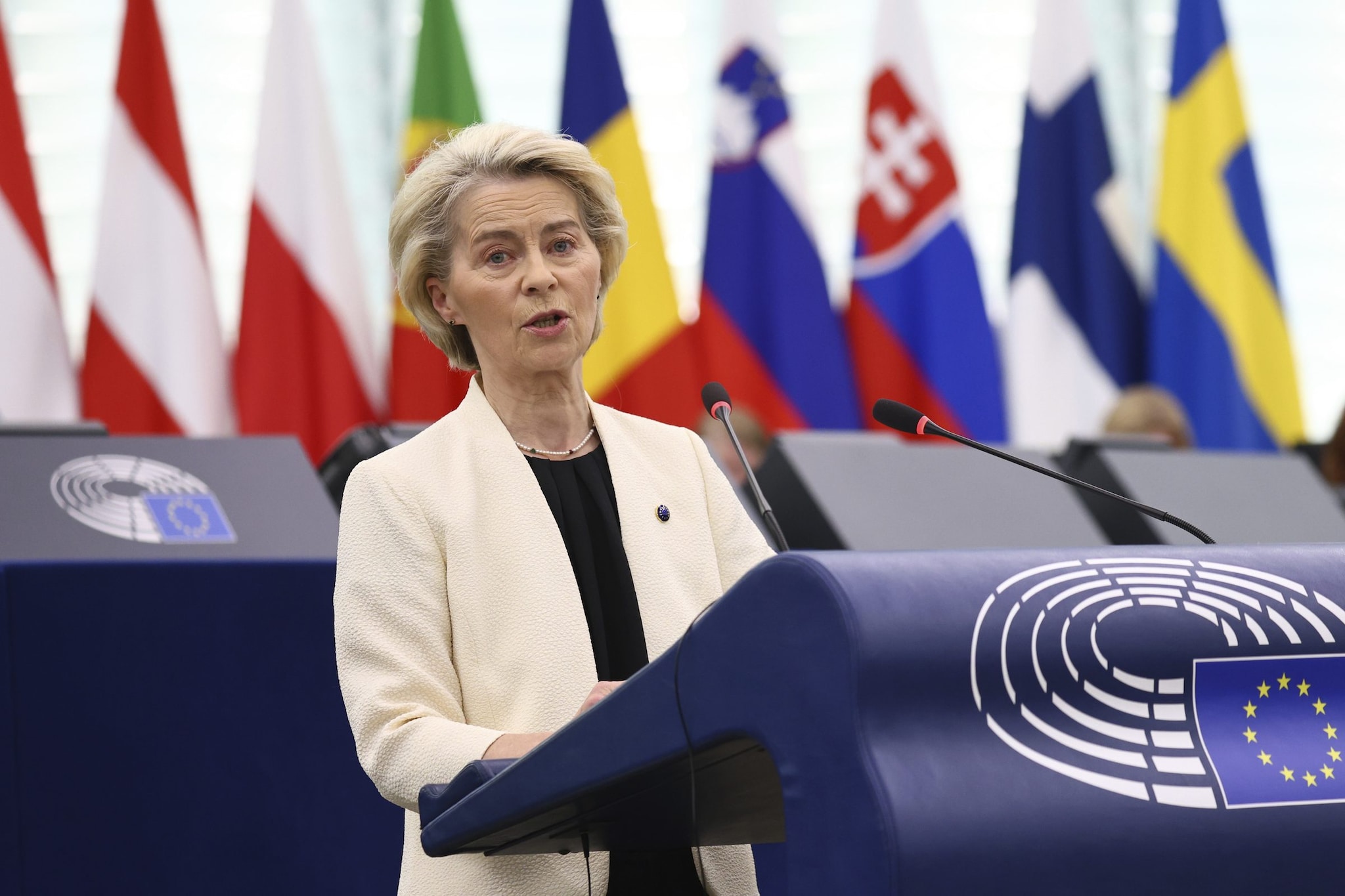 Bocciata la mozione di sfiducia contro Ursula von der Leyen: come hanno votato gli eurodeputati italiani