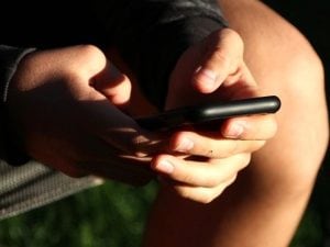whatsapp-chat-smartphone-2-300x225.jpeg