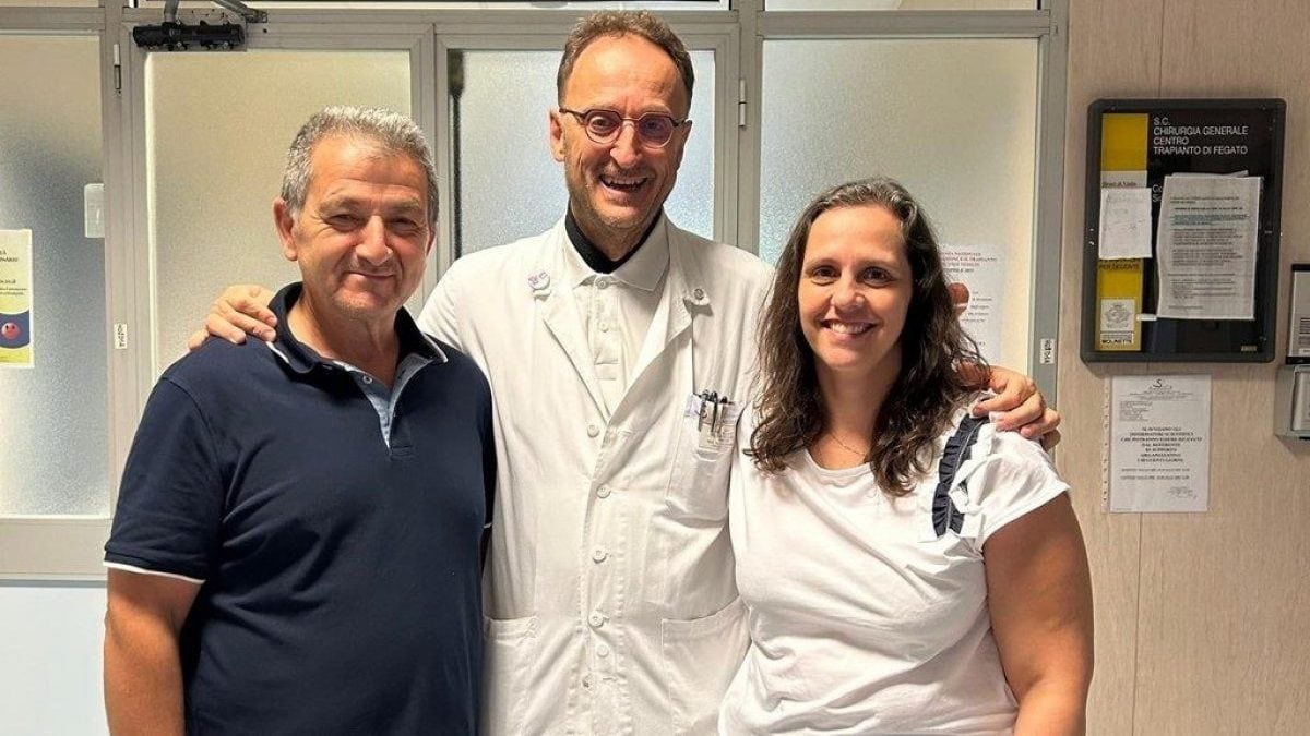 Il professor Renato Romagnolo insieme ai genitori del ragazzo.