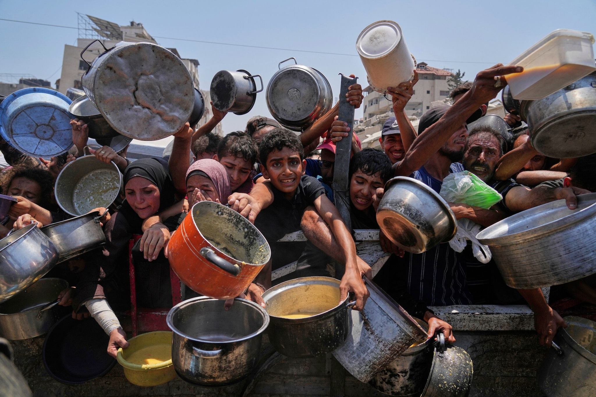 A Gaza sei persone sono morte di fame in un solo giorno, l'Onu: "Dal 19 maggio solo il 10% degli aiuti ha raggiunto i civili"