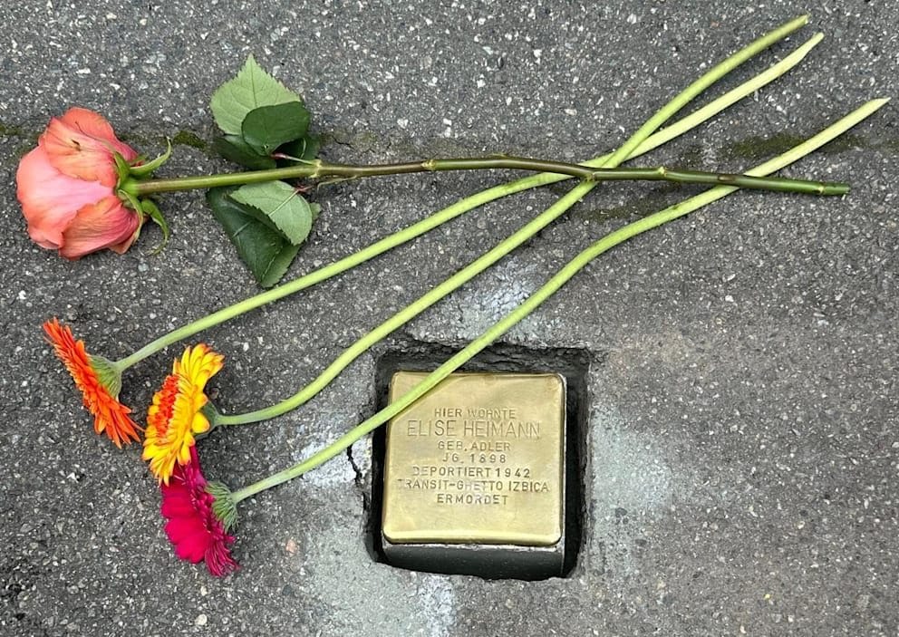 Sopravvissuto all'Olocausto riceve un pacco dai suoi genitori dopo 82 anni: la storia di Daniel Heiman