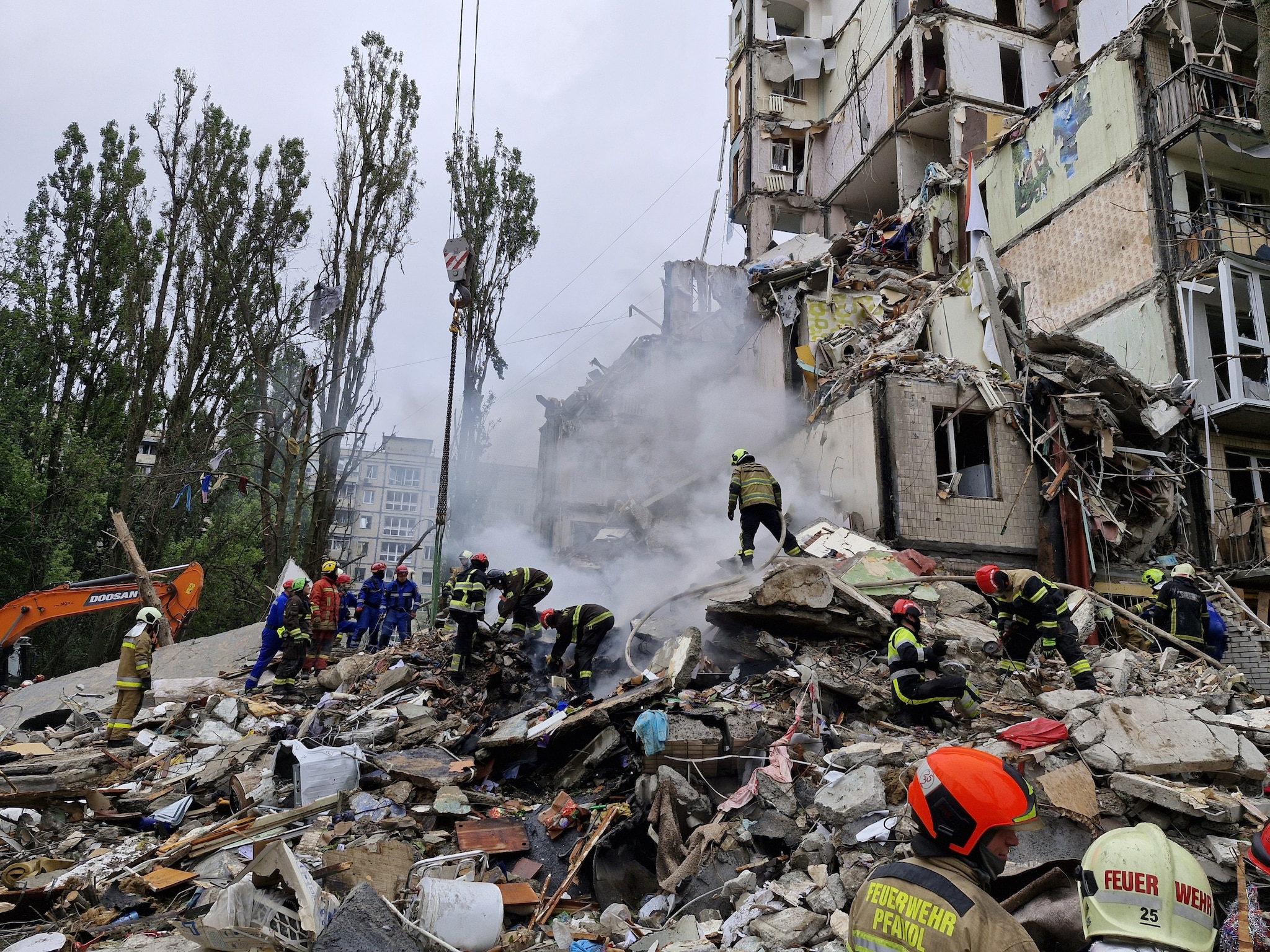 Kiev, 31 morti e 159 feriti sotto i bombardamenti russi. Putin: "Non cambiano le condizioni per la pace"