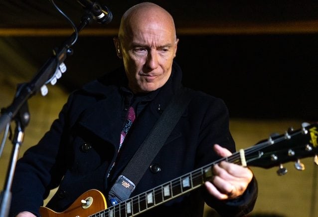 Midge Ure Forza: Stop ai Concerti per Urgenza Medica, Futuro Incerto per le Date Italiane